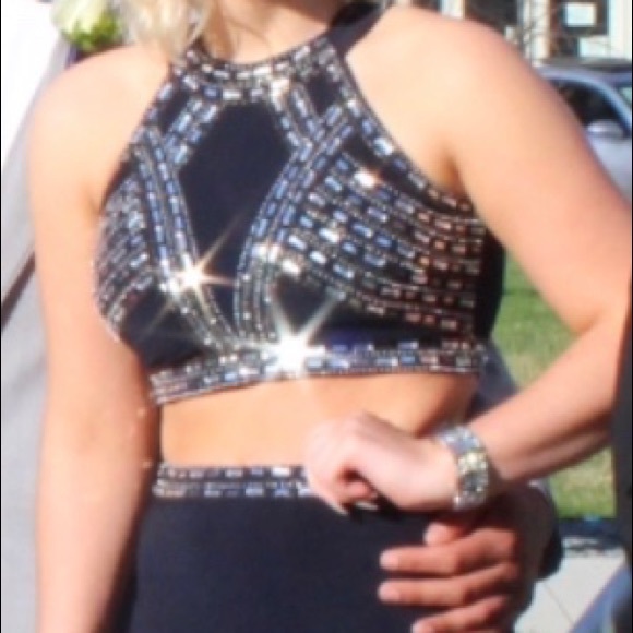 PROM DRESS - Picture 2 of 6